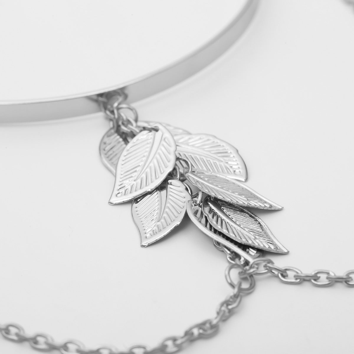 Fashion U Shape Leaf Designed Adjustable Arm Chains