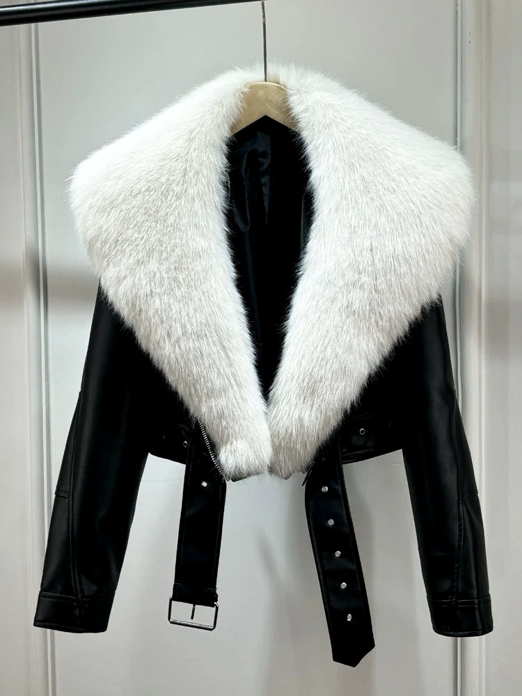 Fashion Faux Fur Collar Short Winter Warm Coat with Pockets
