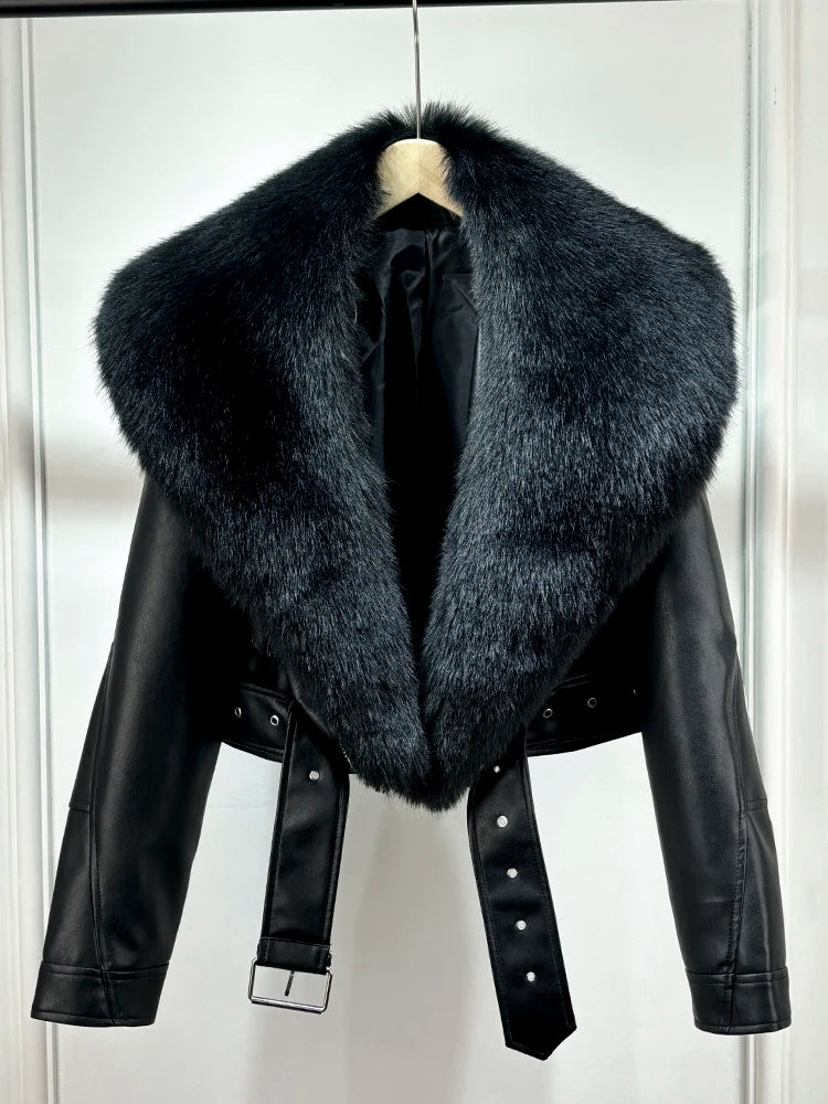 Fashion Faux Fur Collar Short Winter Warm Coat with Pockets
