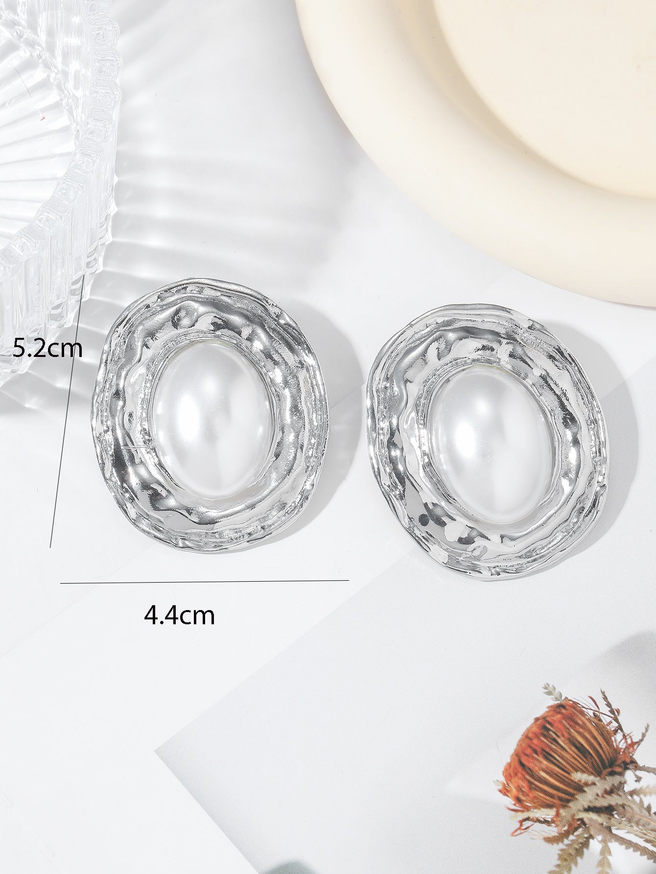 Vintage Metal Wind Oval Glossy Earrings Women's Retro Temperament Geometric Stud Earrings