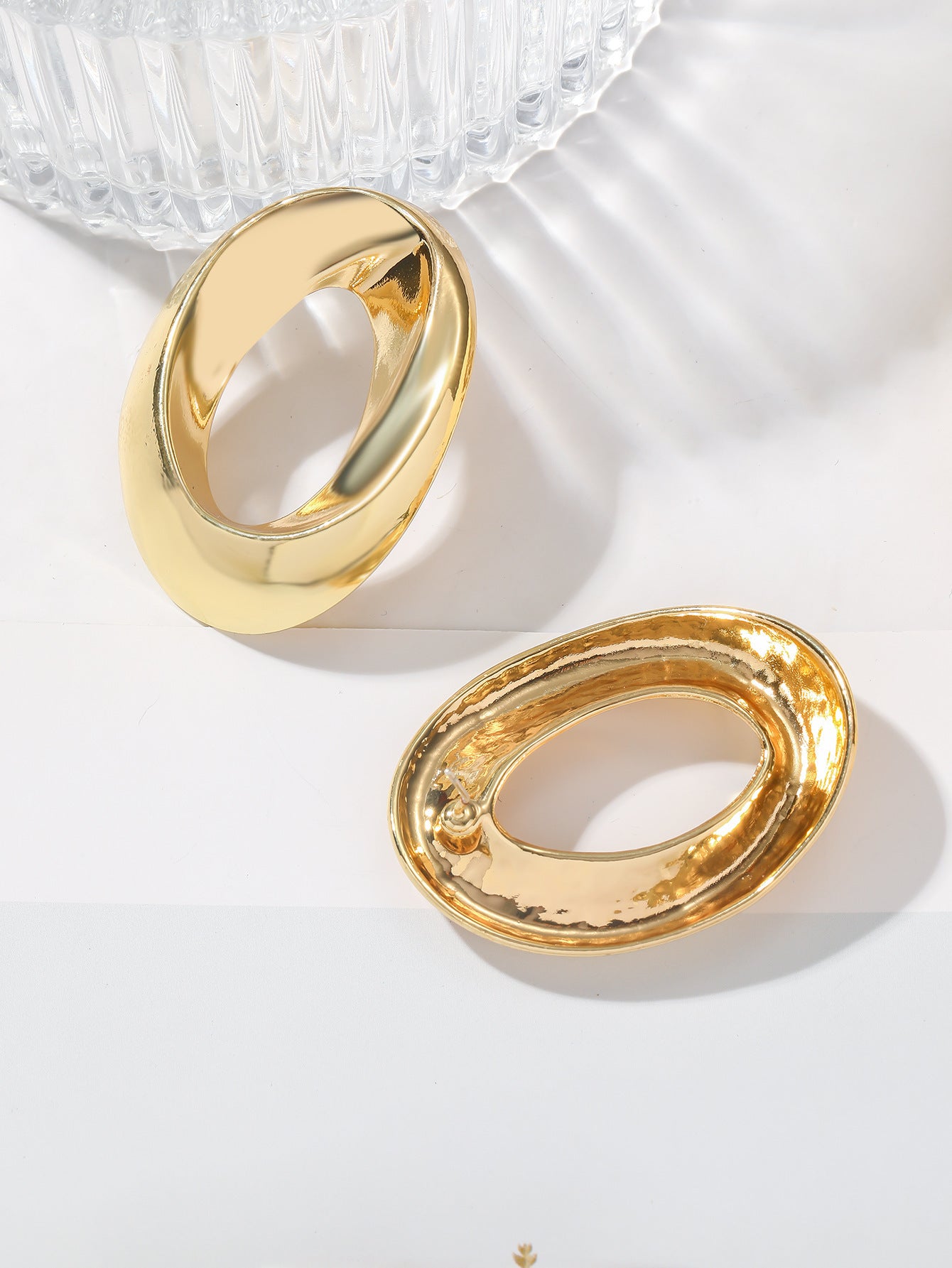 Vintage Metal Wind Oval Glossy Earrings Women's Retro Temperament Geometric Stud Earrings