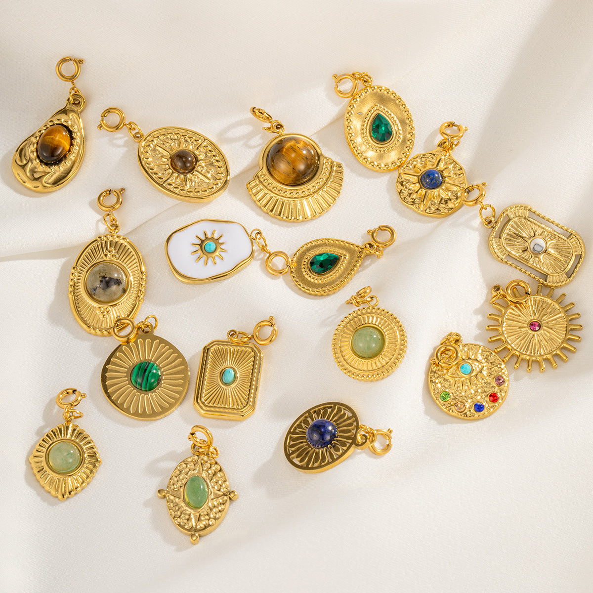 Designed Fashion Square Round Shaped Pendant & Chains an for Women