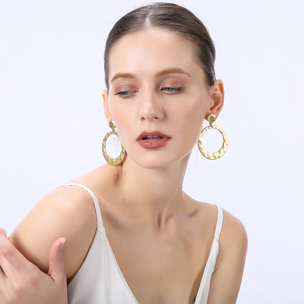 Round Shape Design Women Drop Earrings