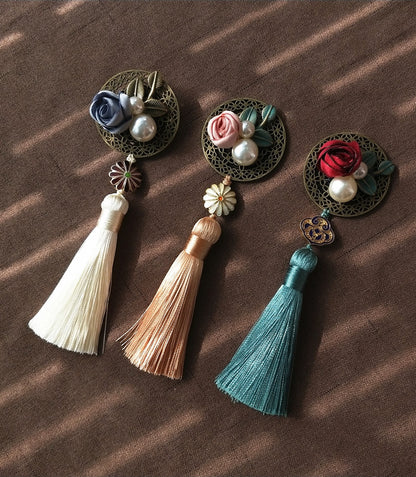 Vintage Style 3D Flowers Tassels Designed Brooch