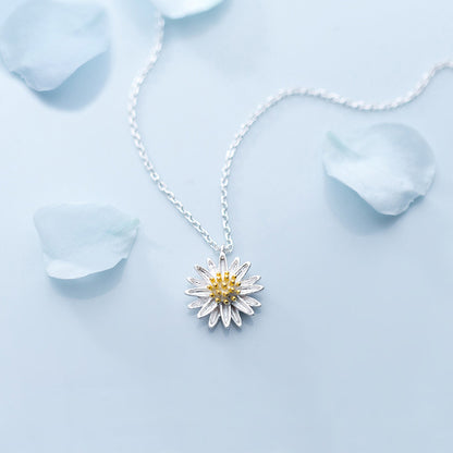 Charming Daisy Design Silver Necklace for Women