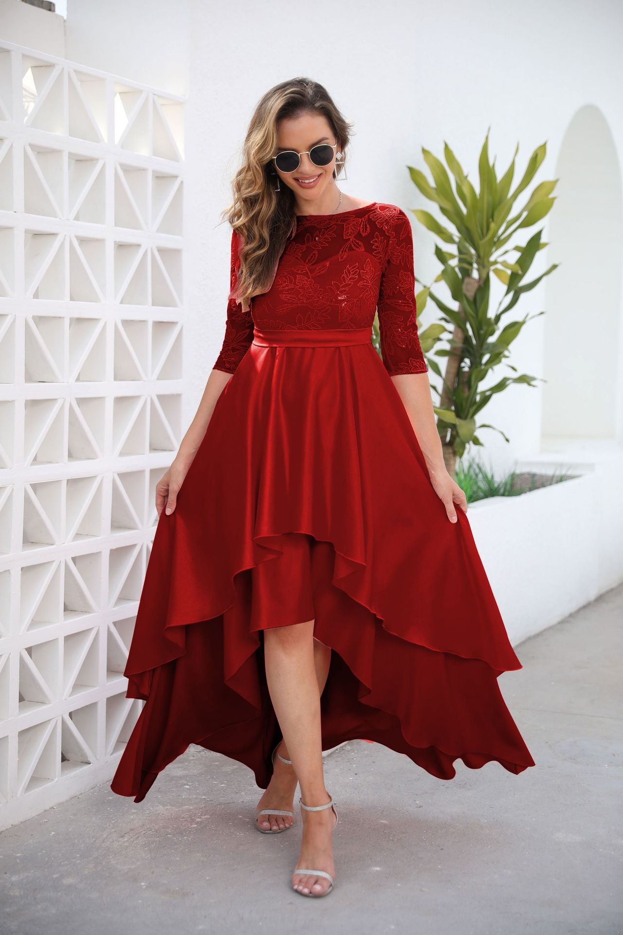 Elegant Lace Party Dresses with Brush Tail