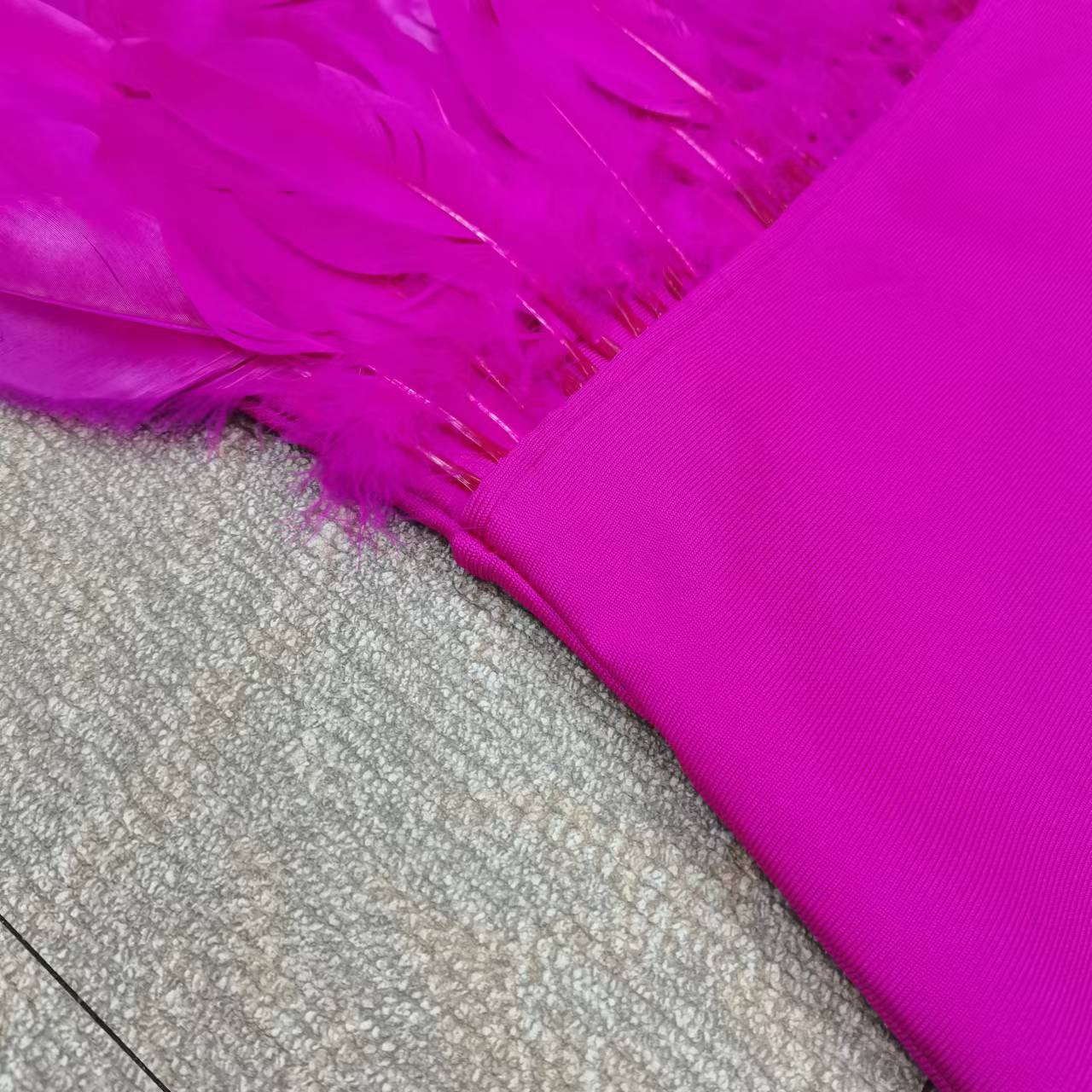 Sexy Designed Feather Sheath Evening Party Dresses