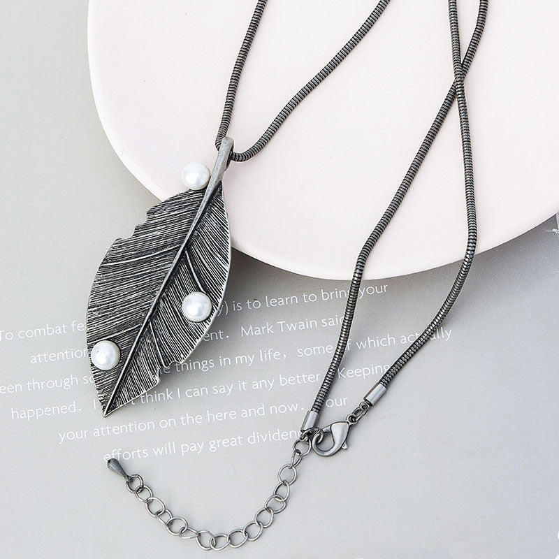 Women Leaf Design Pearl Long Sweater Chains