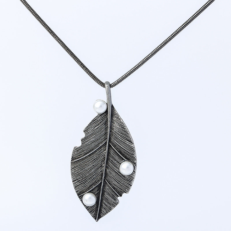 Women Leaf Design Pearl Long Sweater Chains