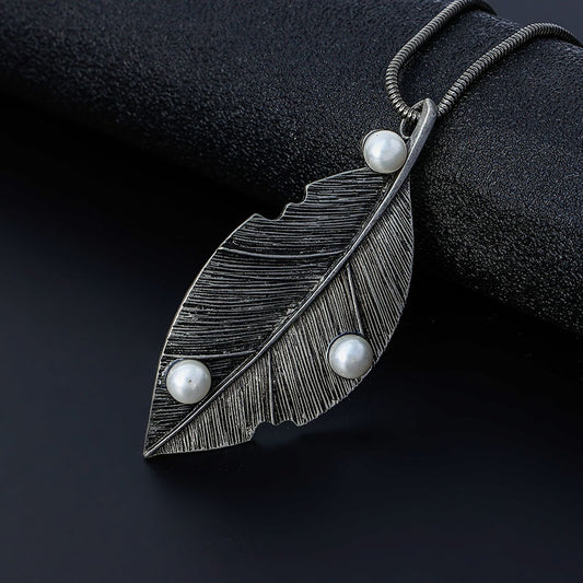 Women Leaf Design Pearl Long Sweater Chains