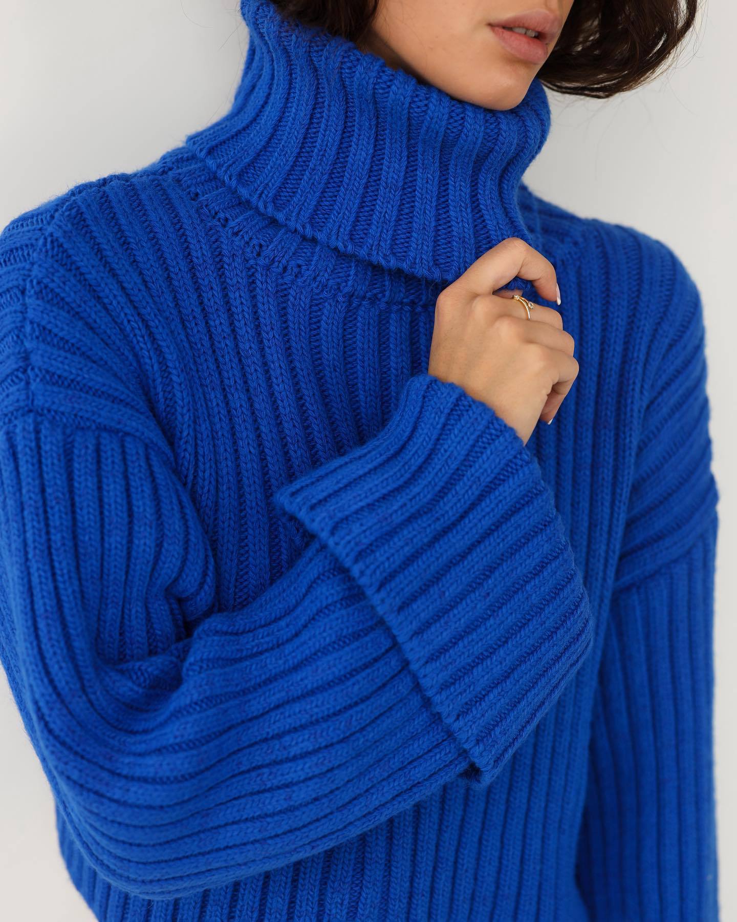 Fashion Turtle Neckline Pullover Short Sweaters