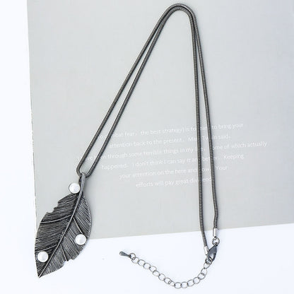 Women Leaf Design Pearl Long Sweater Chains