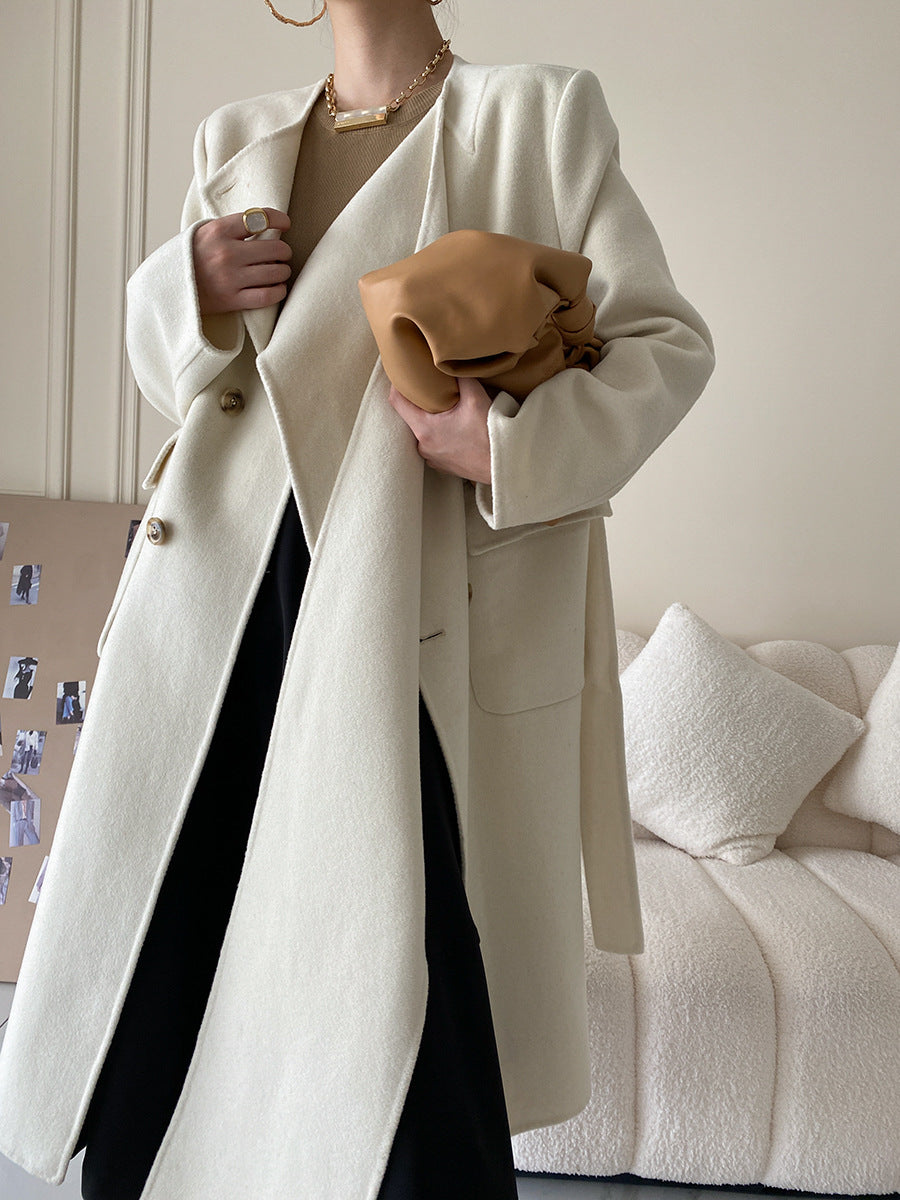Winter Warm Designed Luxury Long Woolen Outerwear for Women